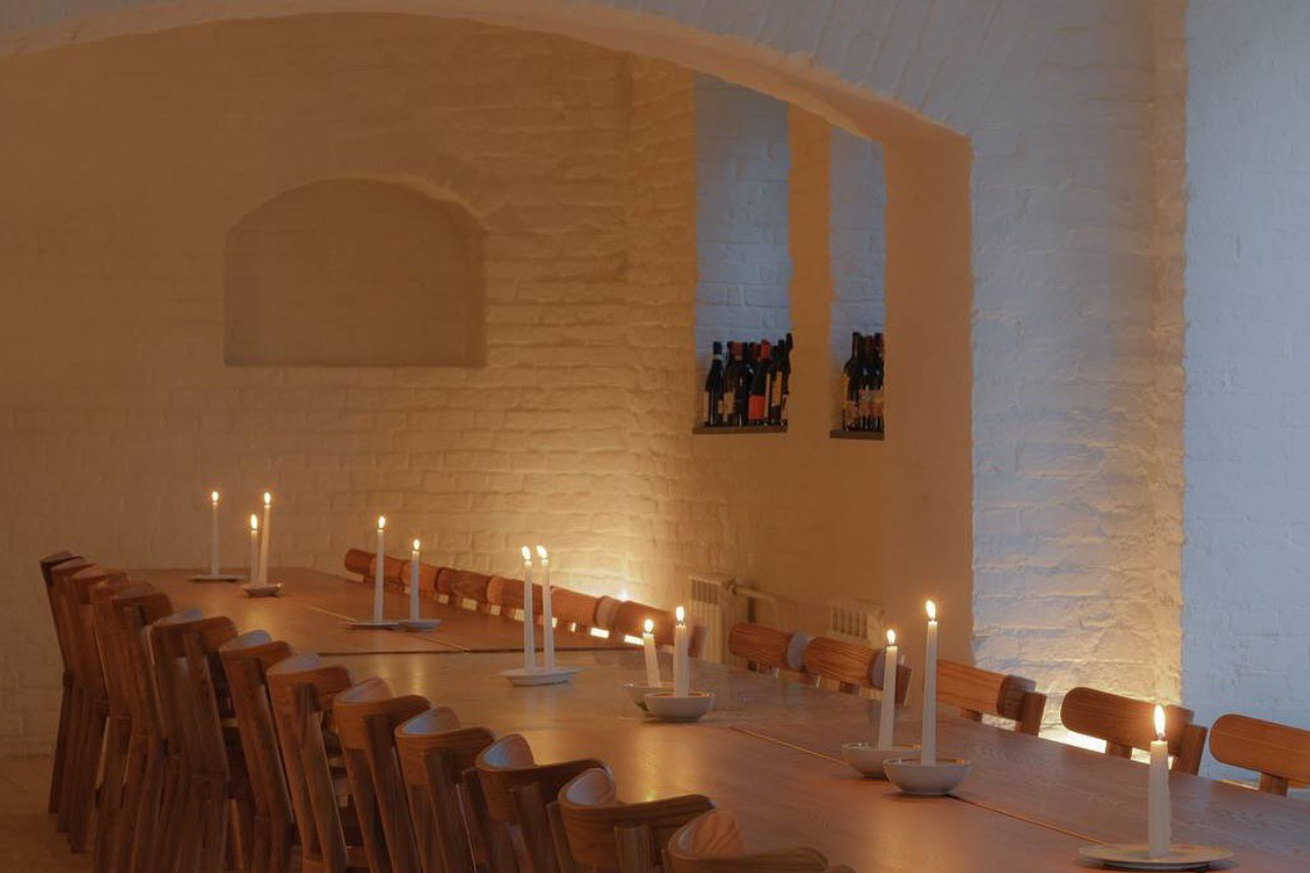 У метро «Китай-город» открылся бар «Компаньон»